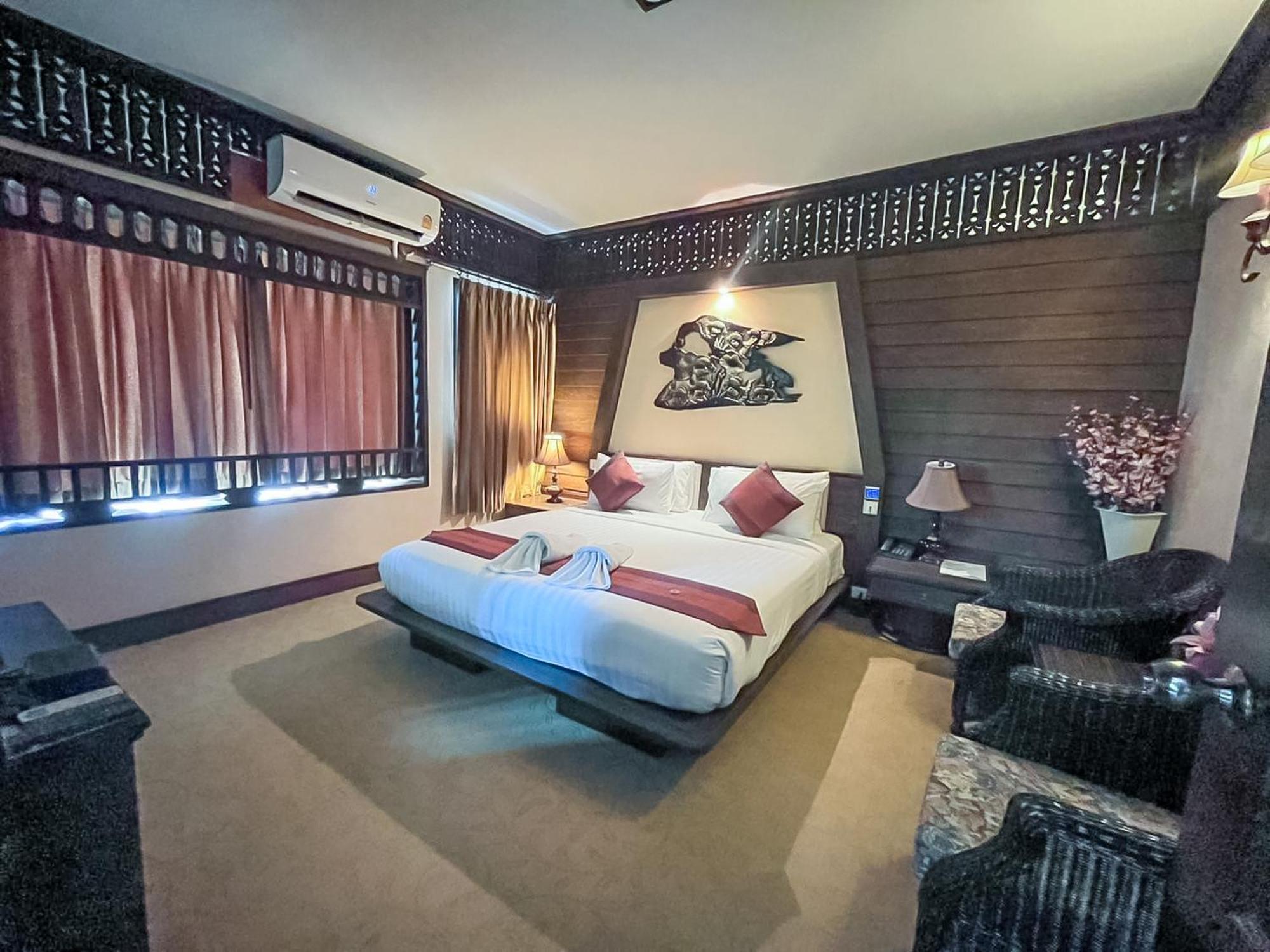 Ruean Phae Royal Park Hotel Phitsanulok Ngoại thất bức ảnh